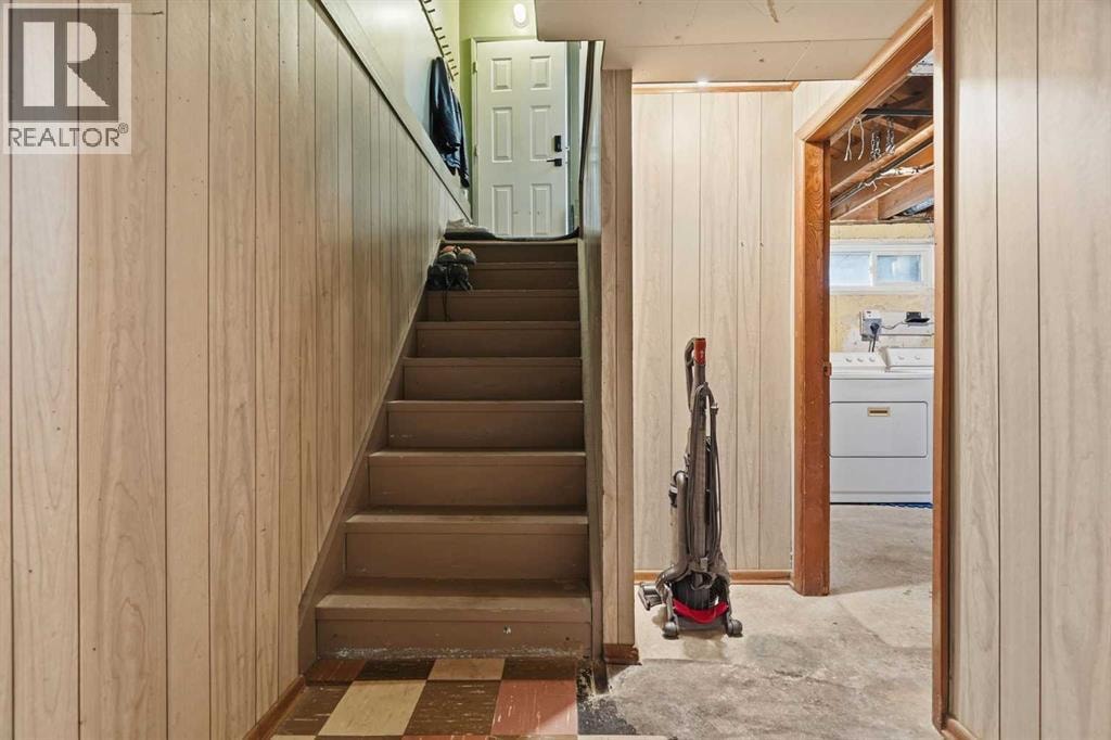 3732 45 Street SW — photo 20