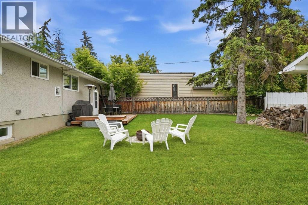 3732 45 Street SW — photo 32