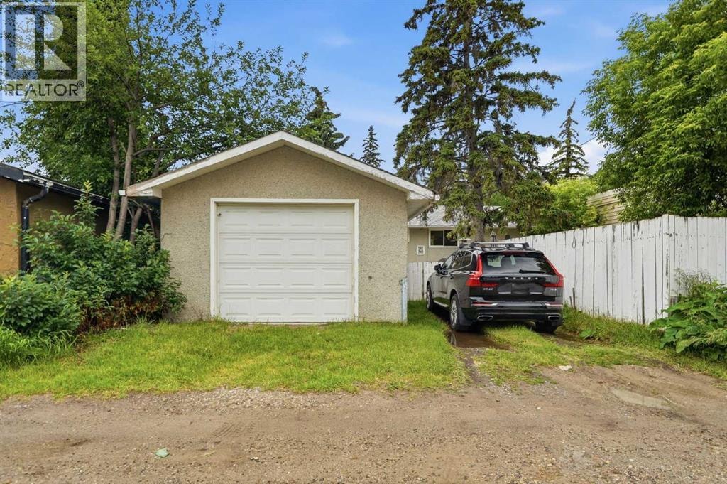 3732 45 Street SW — photo 33