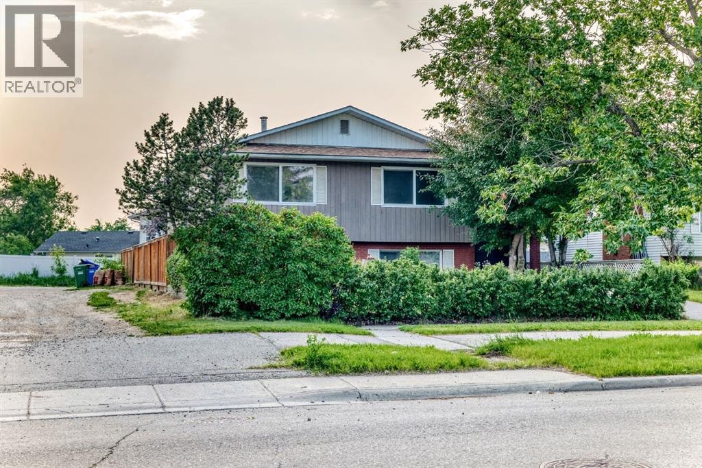 2703 60 Street NE — photo 2