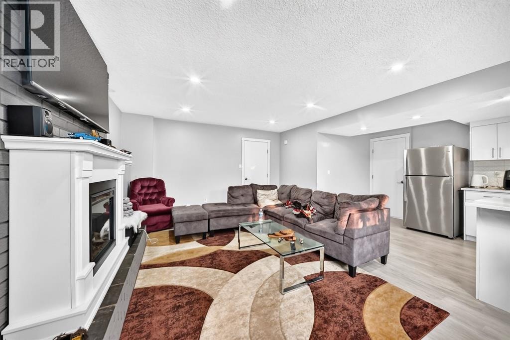 2703 60 Street NE — photo 34