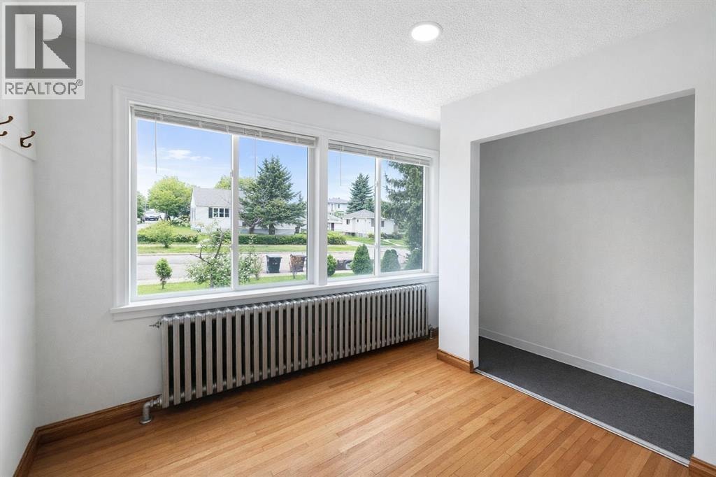 326 27 Avenue NE — photo 10