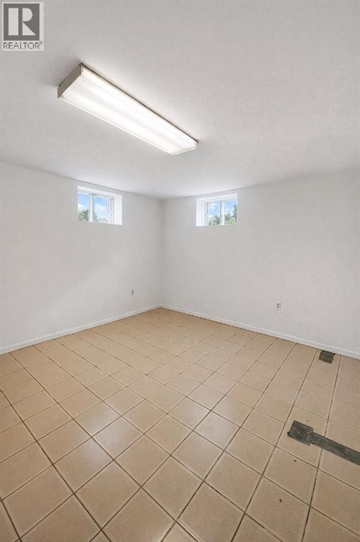 326 27 Avenue NE — photo 17