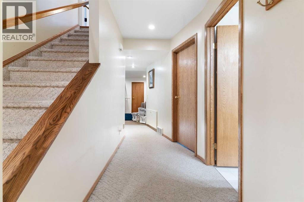 476 Silvergrove Gardens NW — photo 36