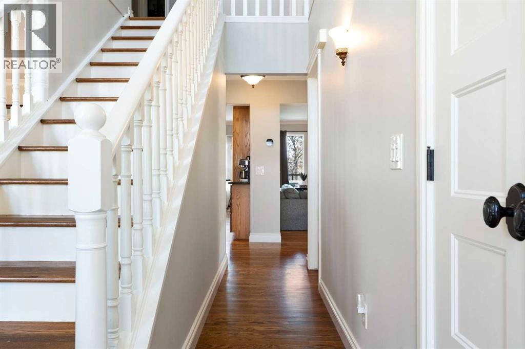 476 Silvergrove Gardens NW — photo 9
