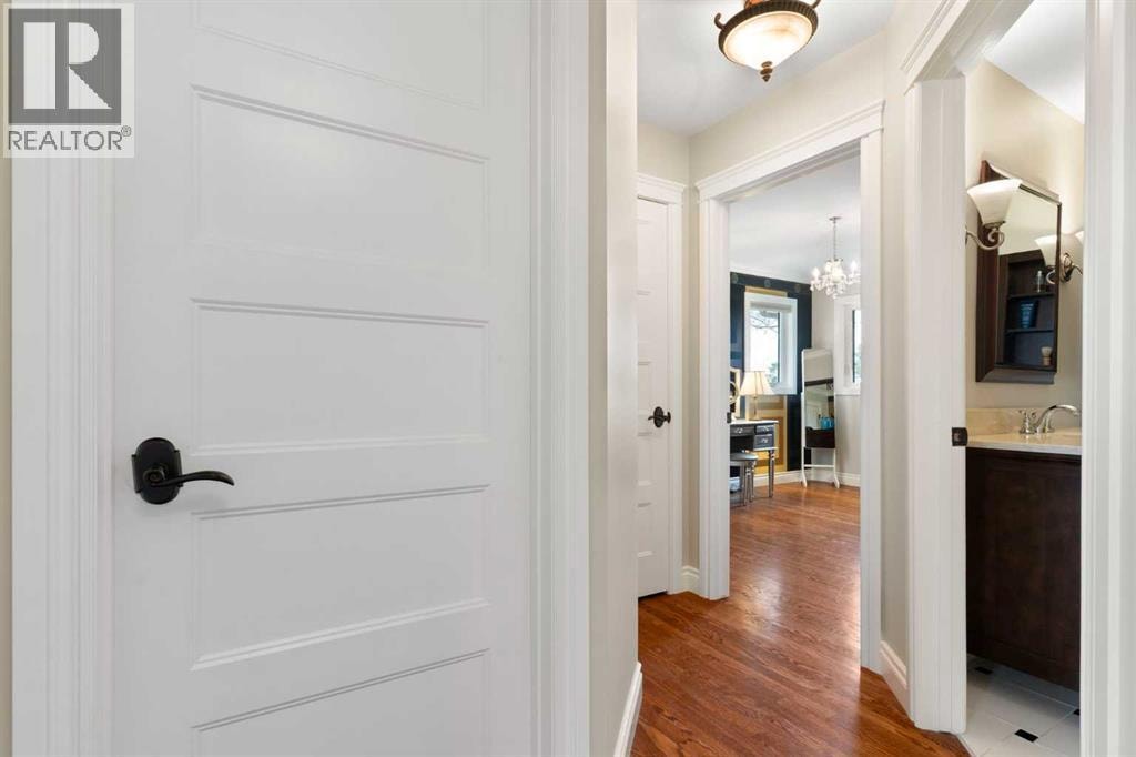 476 Silvergrove Gardens NW — photo 23