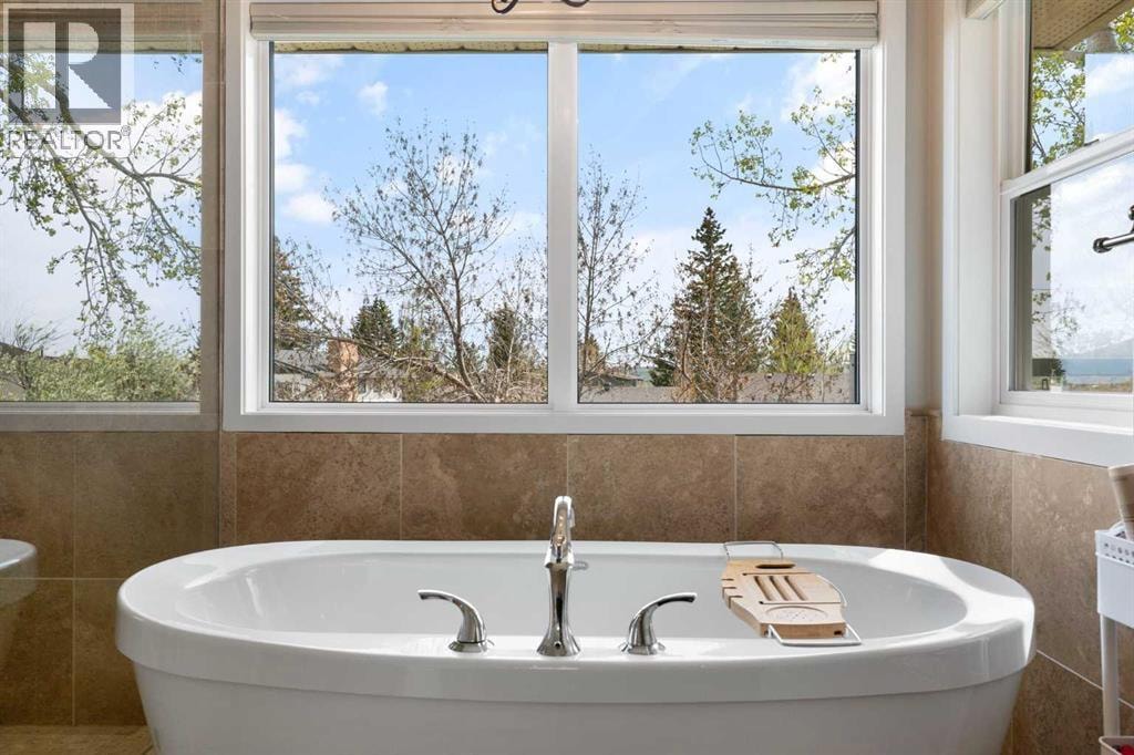 476 Silvergrove Gardens NW — photo 32