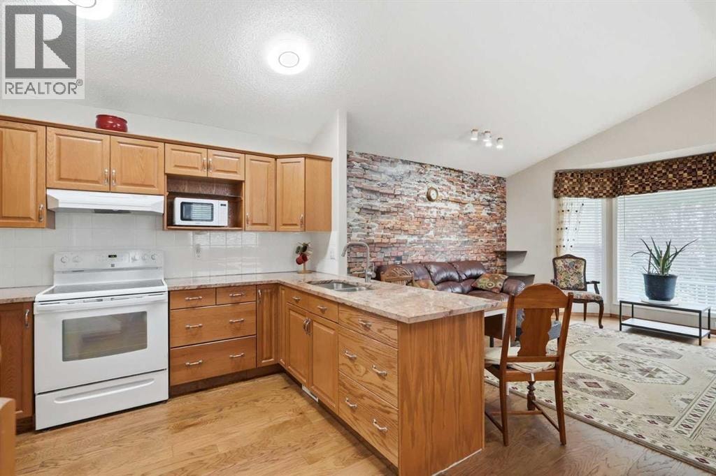 110 Bridlewood Avenue SW — photo 8