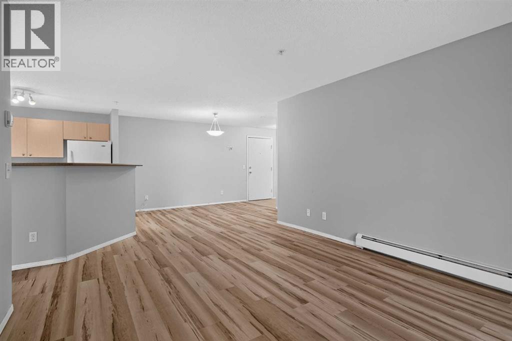 8223, 304 Mackenzie Way SW — photo 8