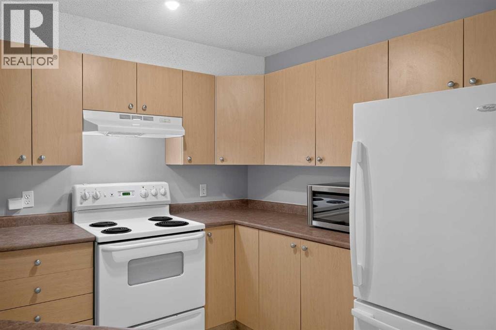 8223, 304 Mackenzie Way SW — photo 6