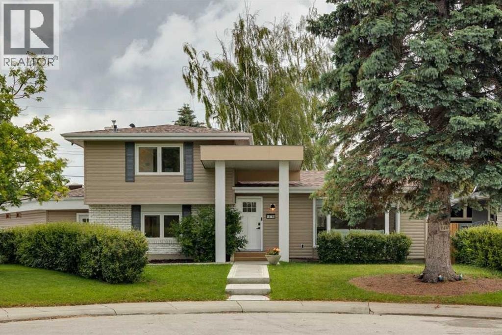 10719 Mapleglen Crescent SE — photo 1