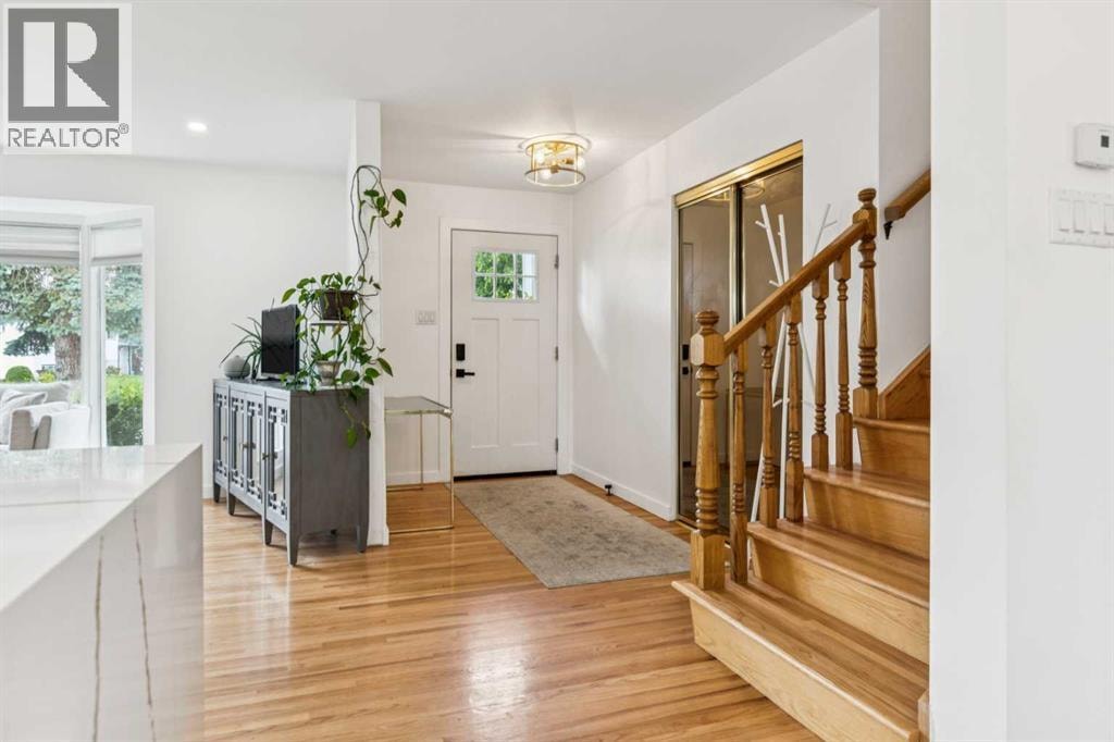 10719 Mapleglen Crescent SE — photo 2