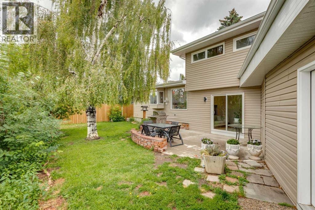 10719 Mapleglen Crescent SE — photo 41