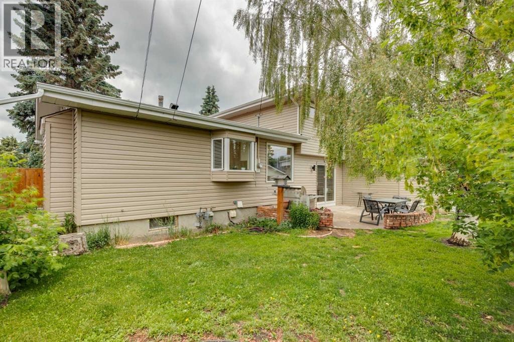 10719 Mapleglen Crescent SE — photo 45