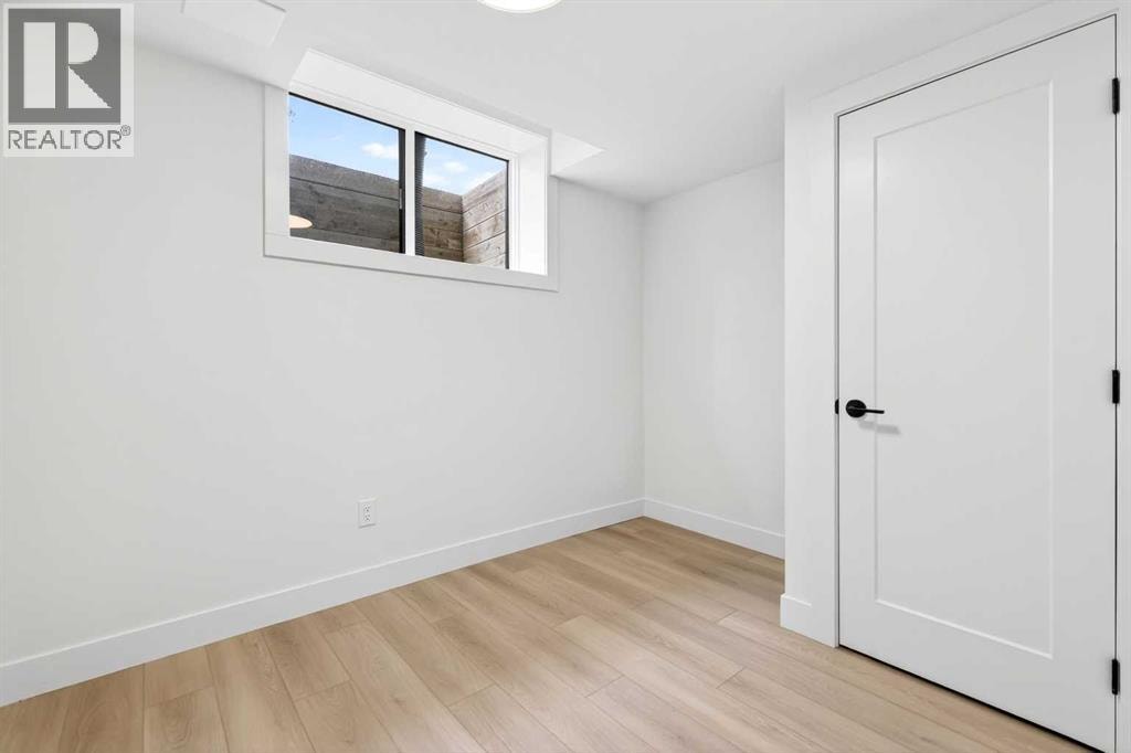 1119 Regal Crescent NE — photo 44