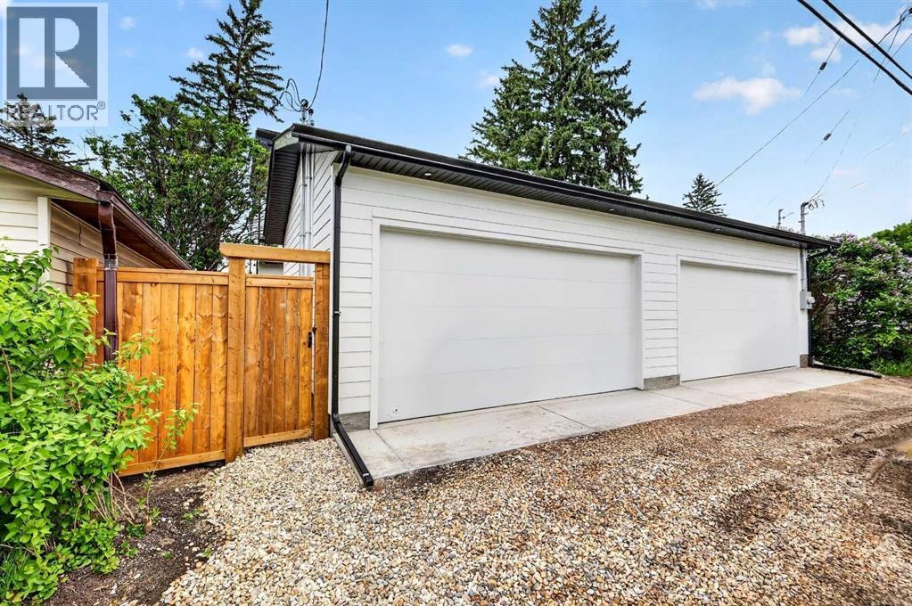 1119 Regal Crescent NE — photo 49