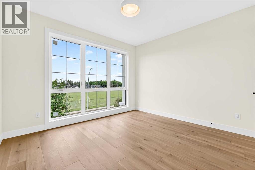 1119 Regal Crescent NE — photo 22