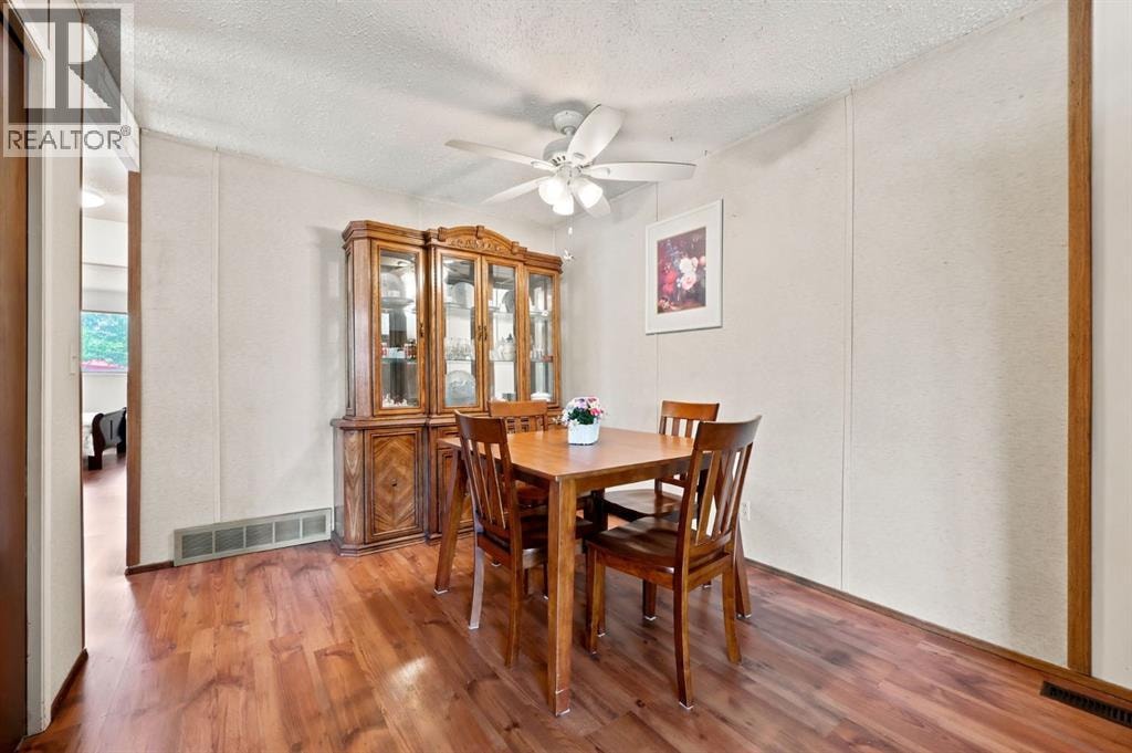 4308 38 Street NE — photo 10