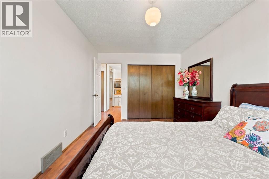 4308 38 Street NE — photo 16