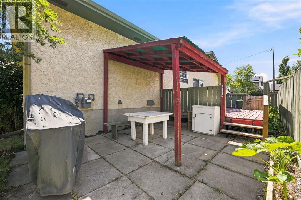 4308 38 Street NE — photo 33