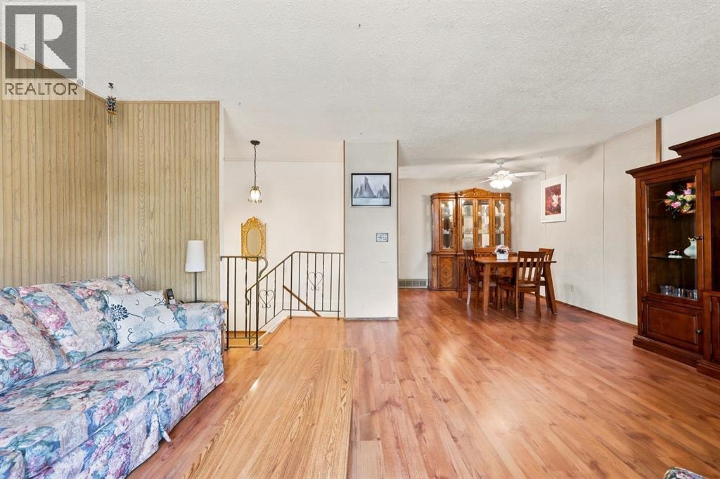 4308 38 Street NE — photo 8