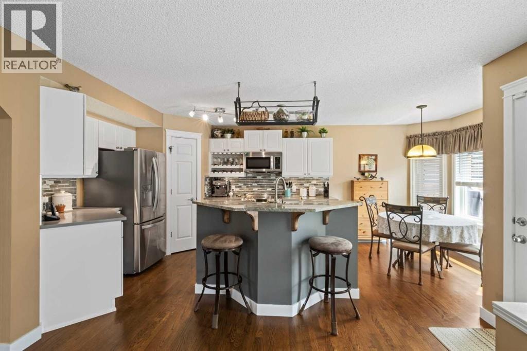 217 Douglas Glen Close SE — photo 9