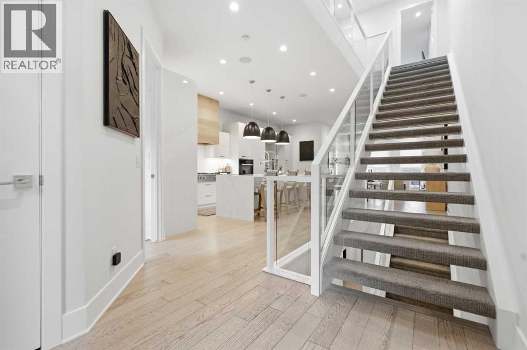 4318 17 Street SW — photo 3