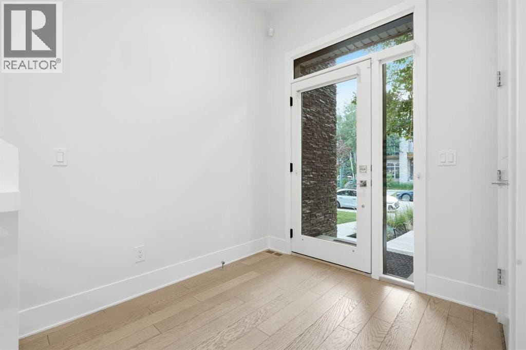 4318 17 Street SW — photo 2