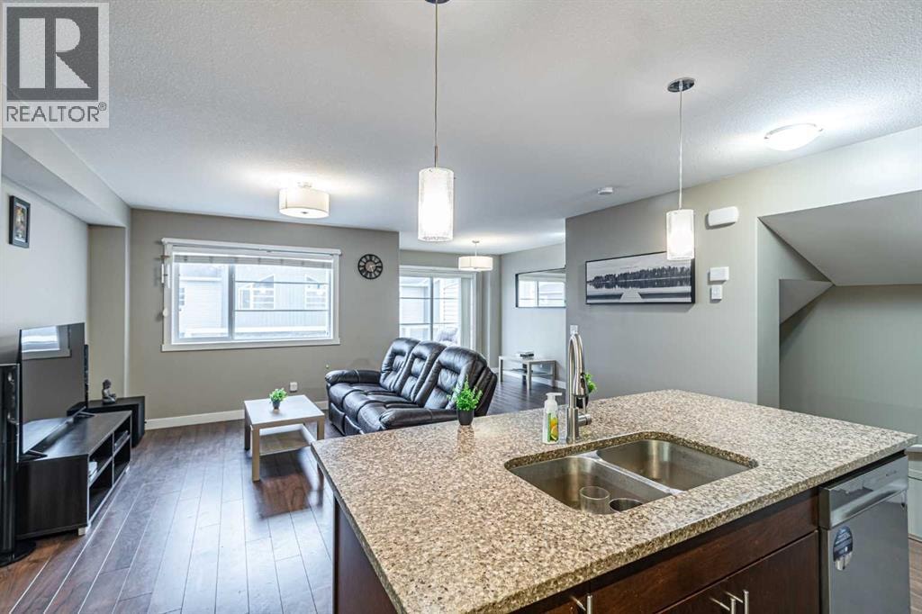 535 Redstone View NE — photo 15