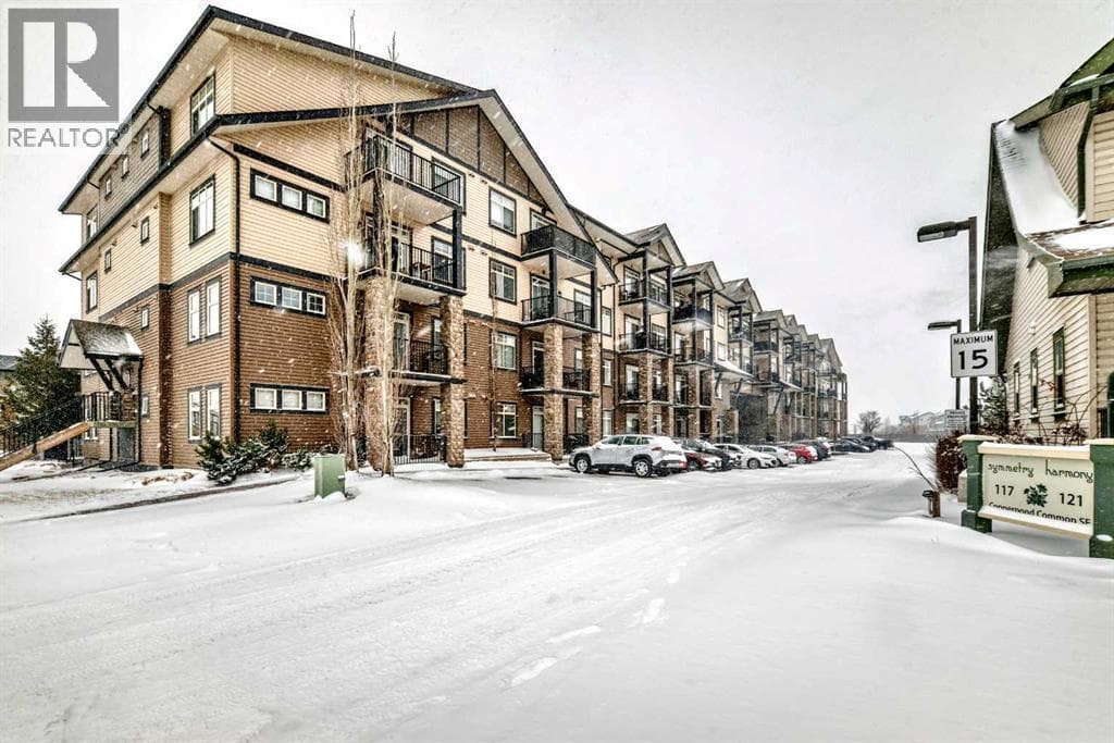 101, 117 Copperpond Common SE