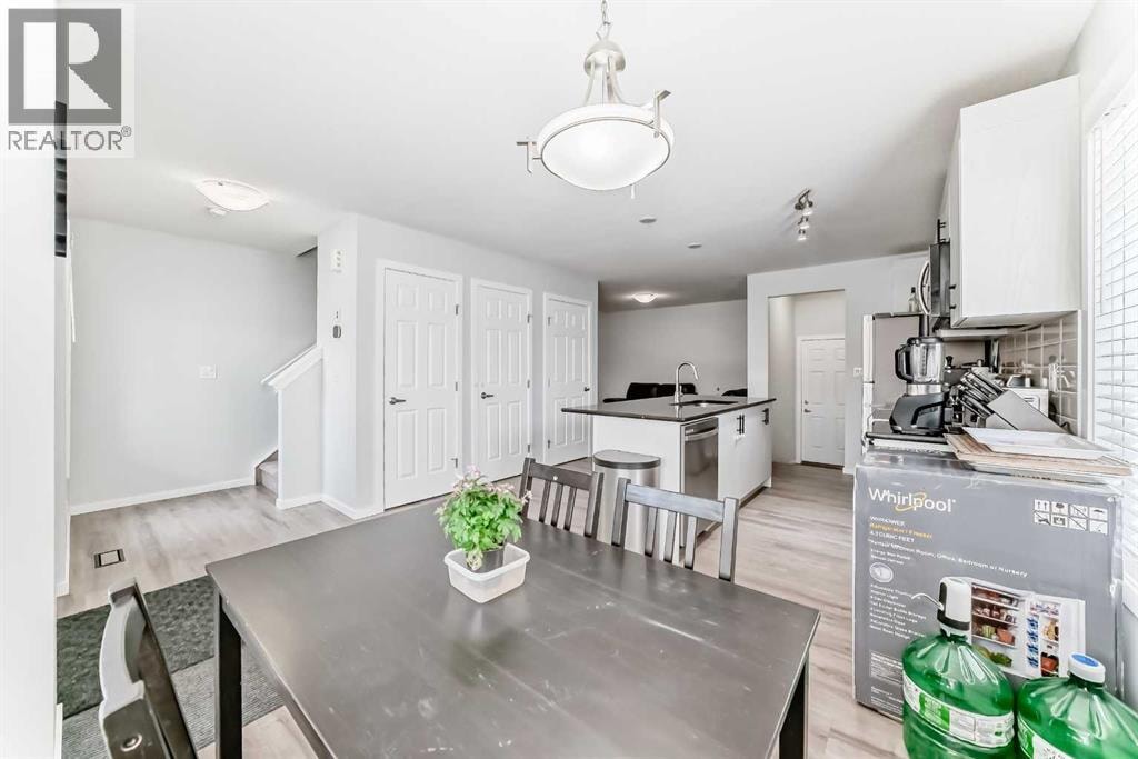 181 Yorkville Boulevard SW — photo 15