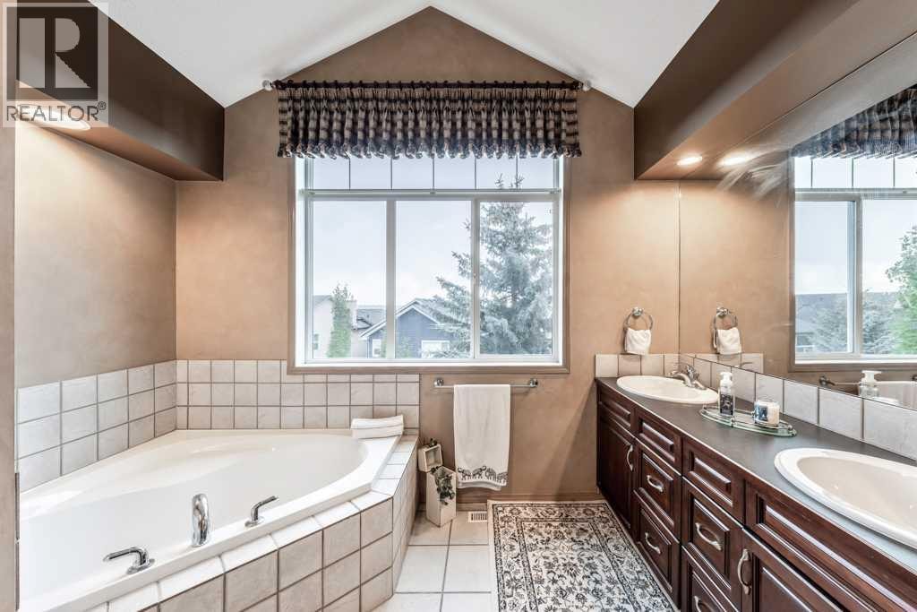 40 Cougar Ridge Heights SW — photo 35