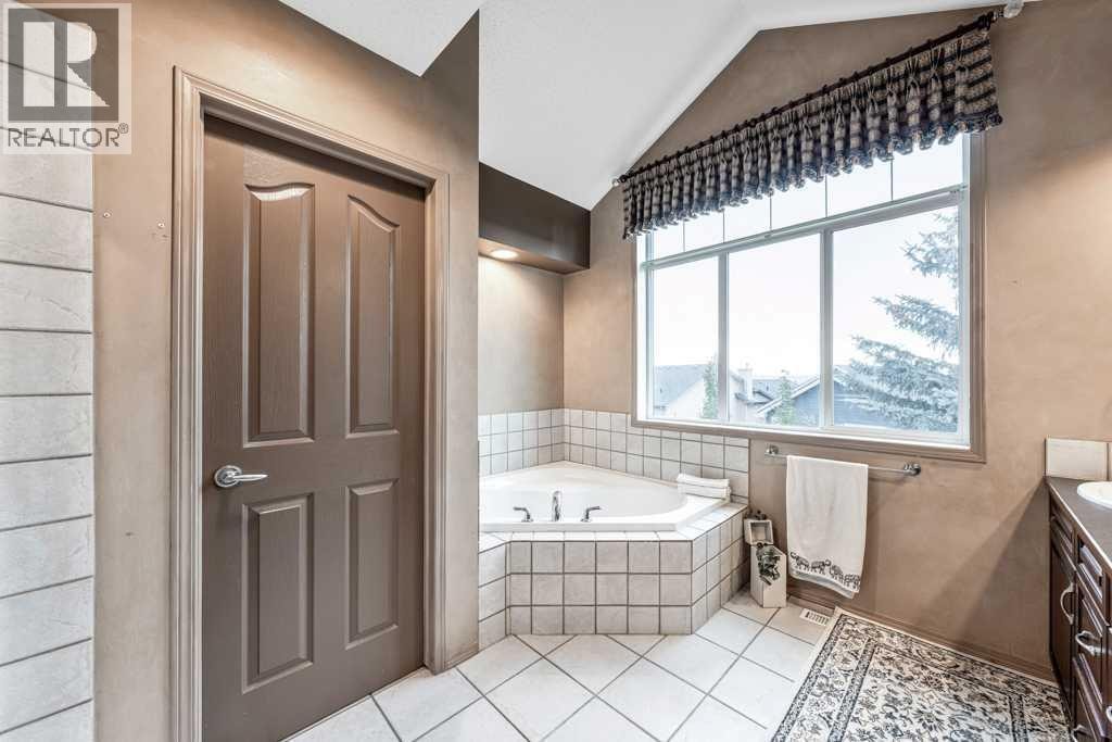 40 Cougar Ridge Heights SW — photo 34