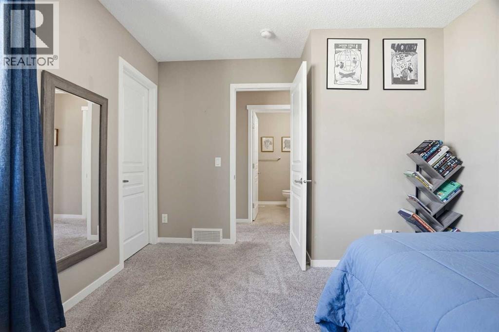 393 Masters Avenue SE — photo 32