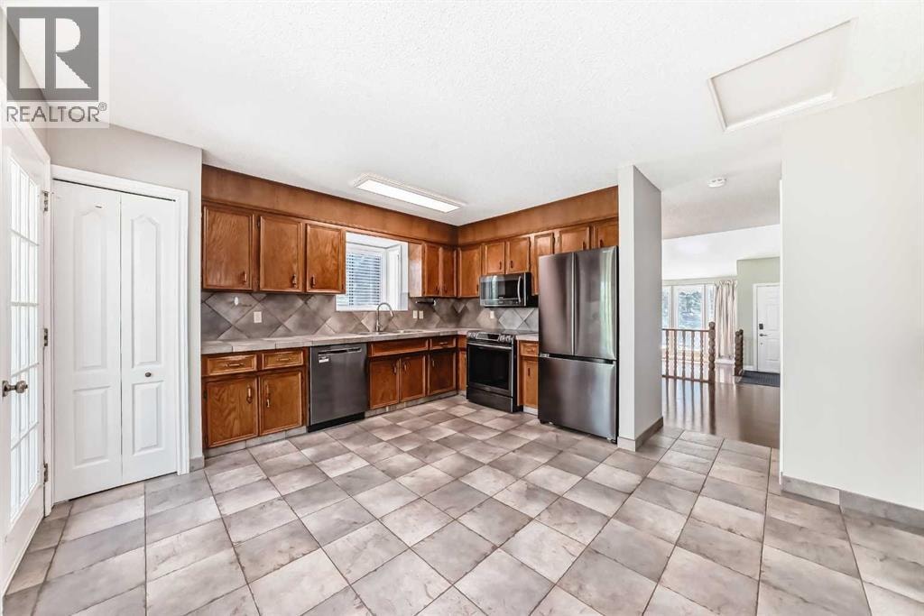 55 Woodstock Way SW — photo 10