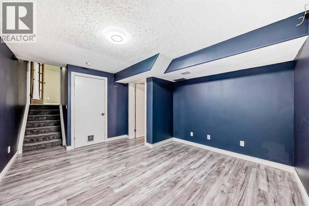 55 Woodstock Way SW — photo 30
