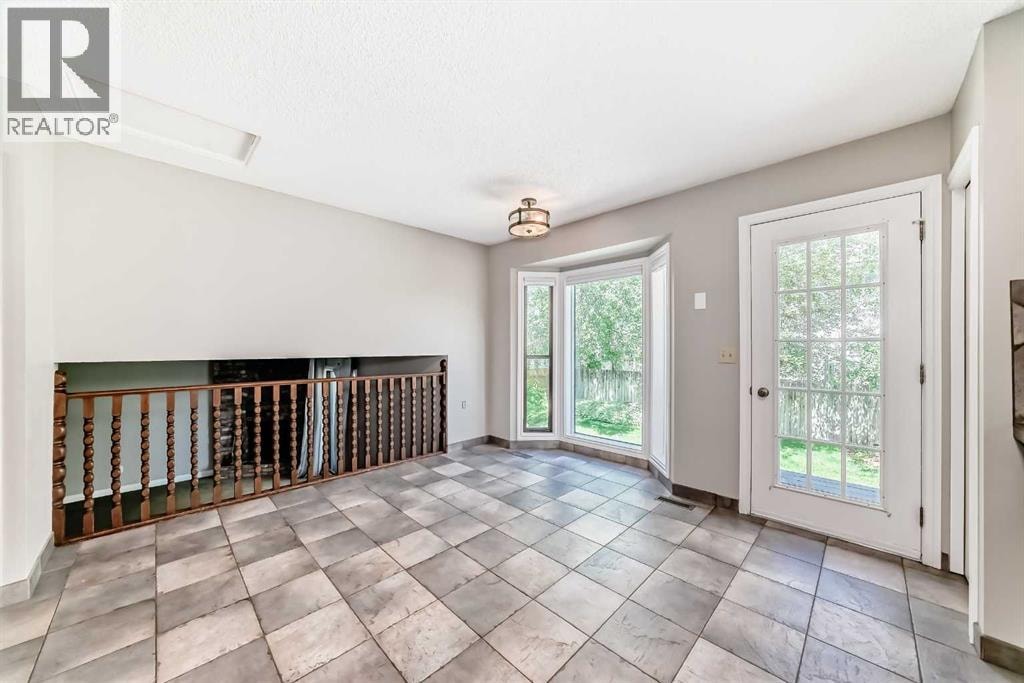 55 Woodstock Way SW — photo 14
