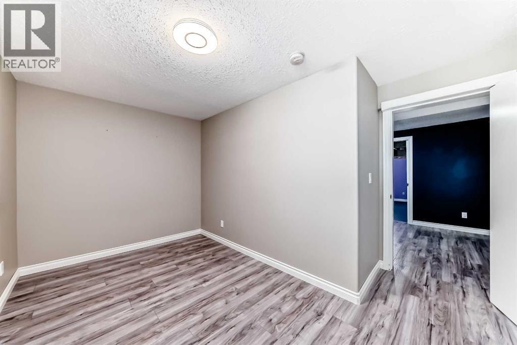 55 Woodstock Way SW — photo 32