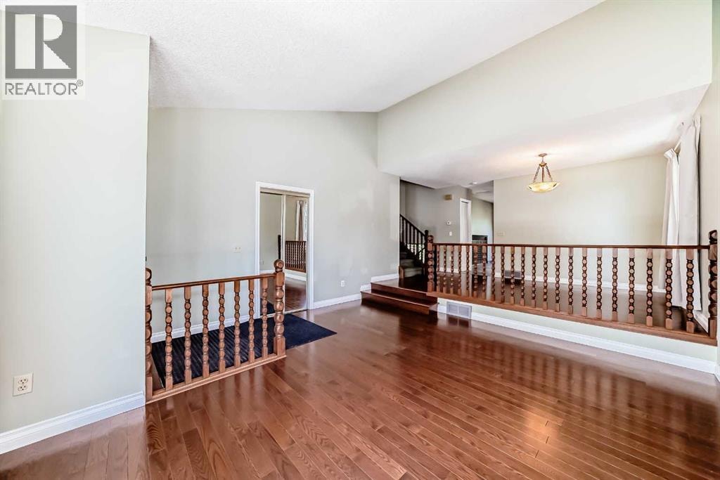 55 Woodstock Way SW — photo 6
