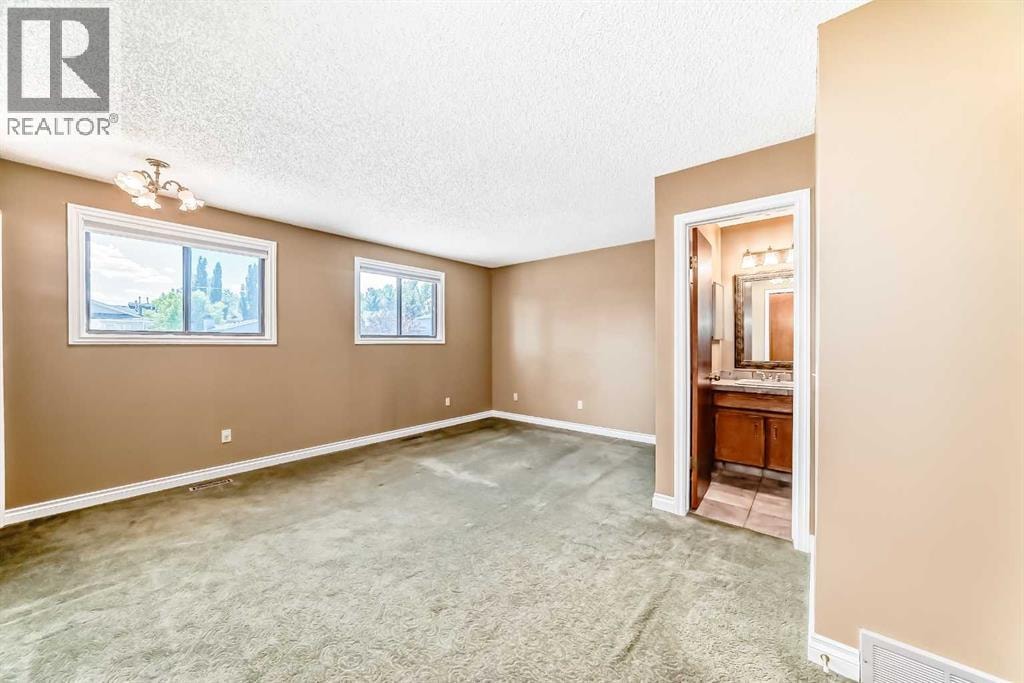 55 Woodstock Way SW — photo 15