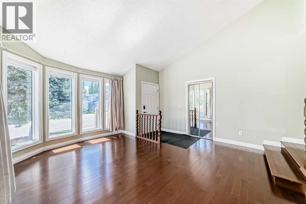 55 Woodstock Way SW — photo 8