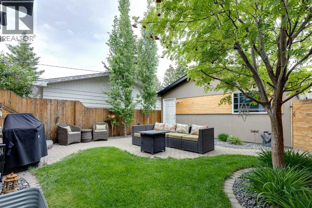 2729 Cochrane Road NW — photo 37