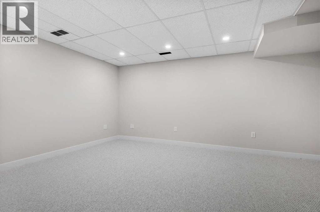 73 Sunvale Crescent SE — photo 32
