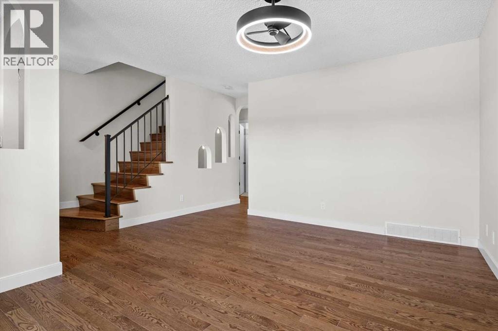 73 Sunvale Crescent SE — photo 7
