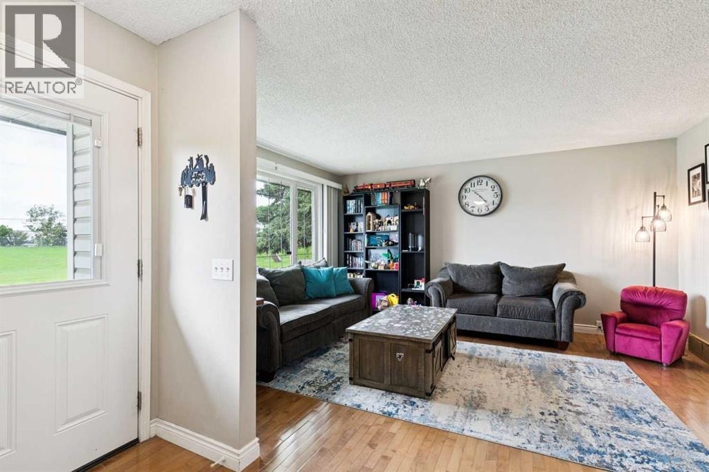 4387 Dovercrest Drive SE — photo 2